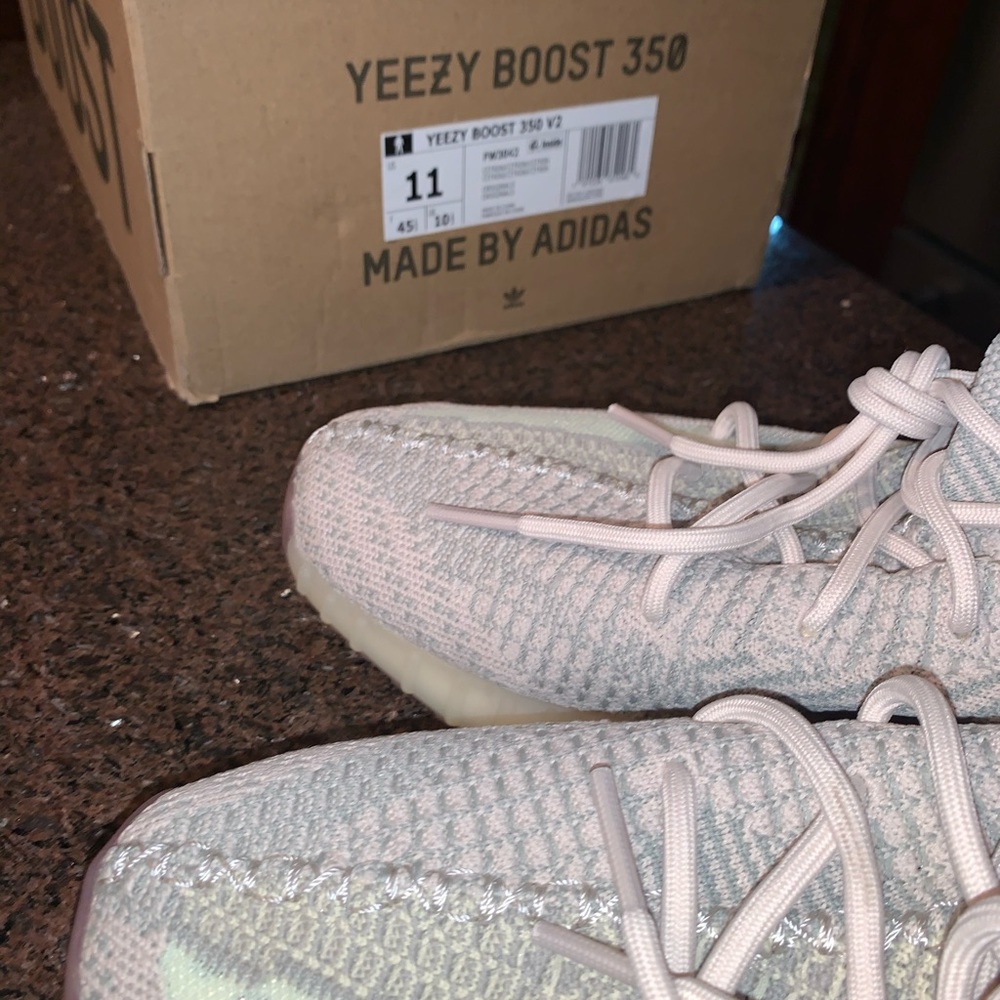 New Citrin Yeezy Boost 350 V2 Size 11 for Men - Picture 7 of 8